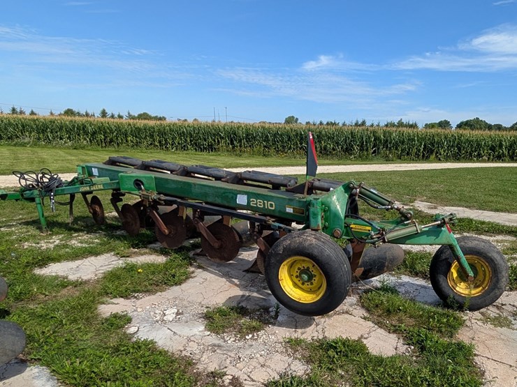 john-deere-2810-image-16