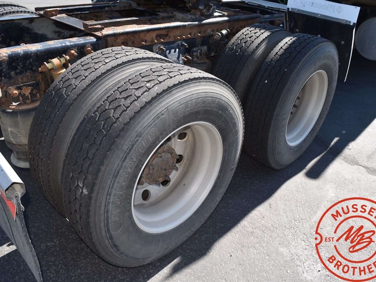 2006-freightliner-columbia-120-image-24