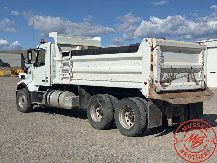 2016-volvo-vhd64f200-image-3