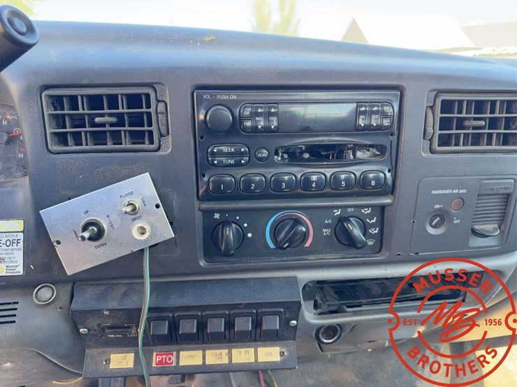 2002-ford-f550-image-35