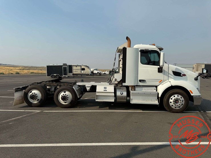 2015-peterbilt-579-image-8