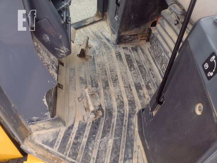 2015-deere-700k-xlt-image-14