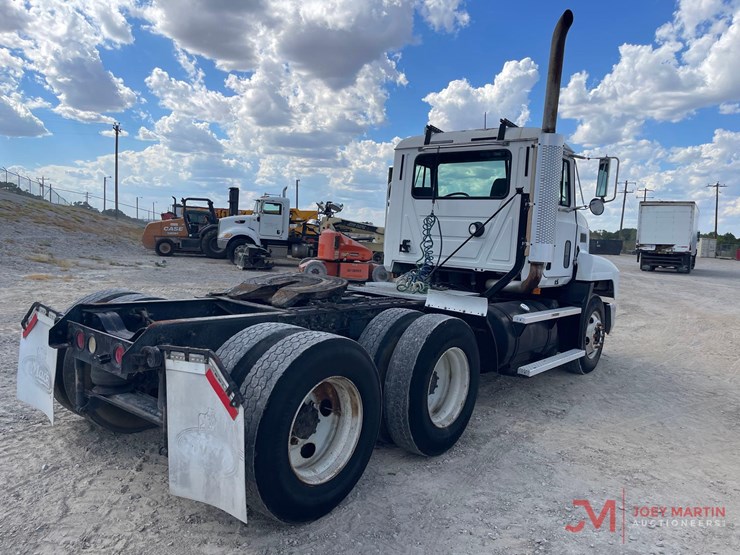 1999-mack-ch613-day-cab-truck-tractor-image-3
