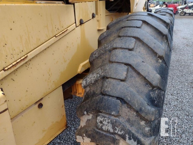 1998-deere-tc44h-image-33