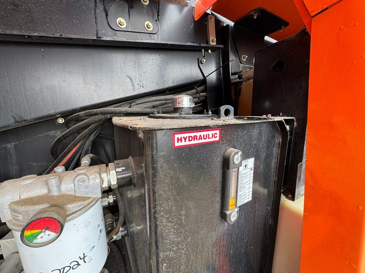 2011-jlg-600s-image-46