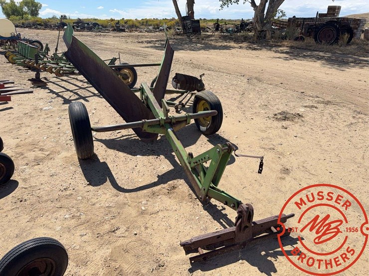 john-deere-12-image-1