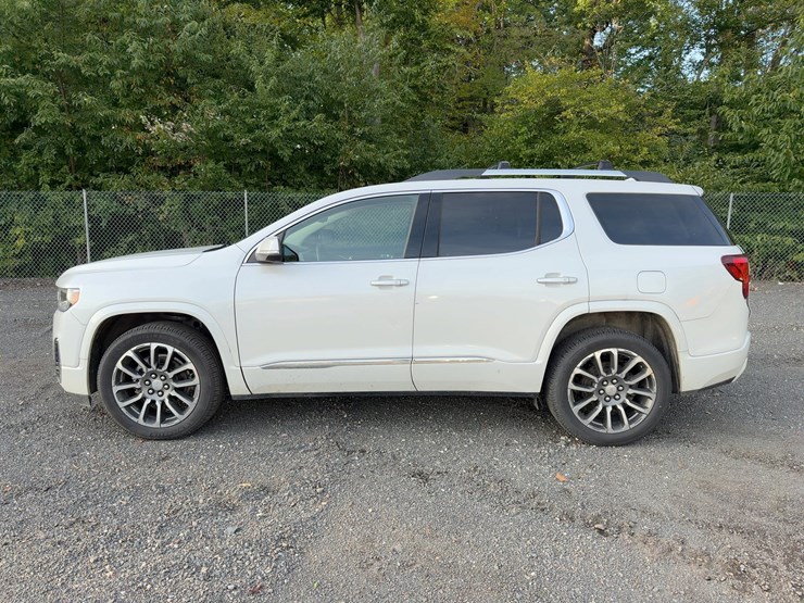 2022-gmc-acadia-denali-image-3