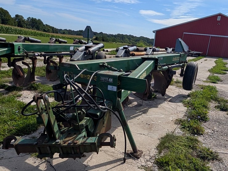 john-deere-2810-image-2