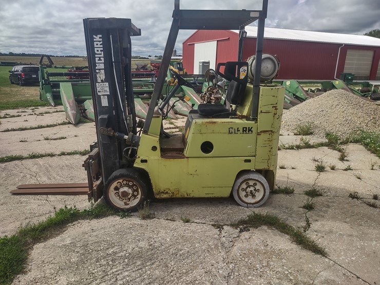 #2479-•-clark-forklift-image-1