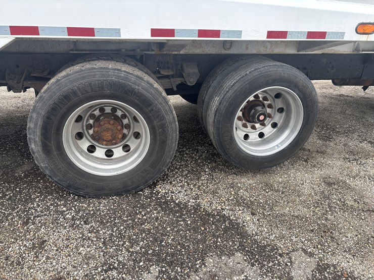 2009-gmc-7500-image-96