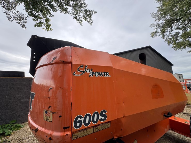 2011-jlg-600s-image-29