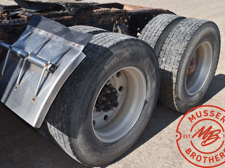 1984-peterbilt-359-image-20