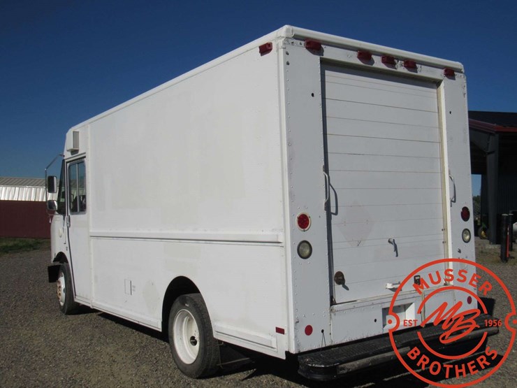 2005-freightliner-mt45-image-8