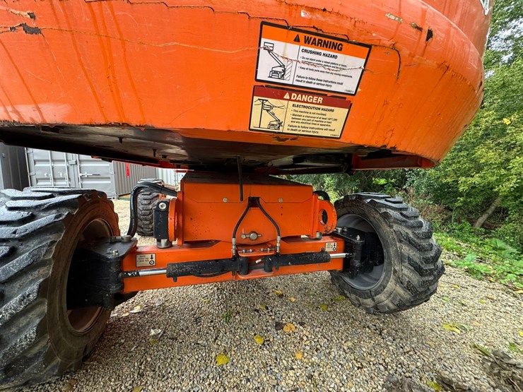 2011-jlg-600s-image-28