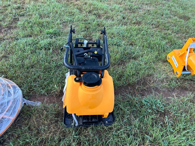#173-•-vibratory-plate-compactor-image-4