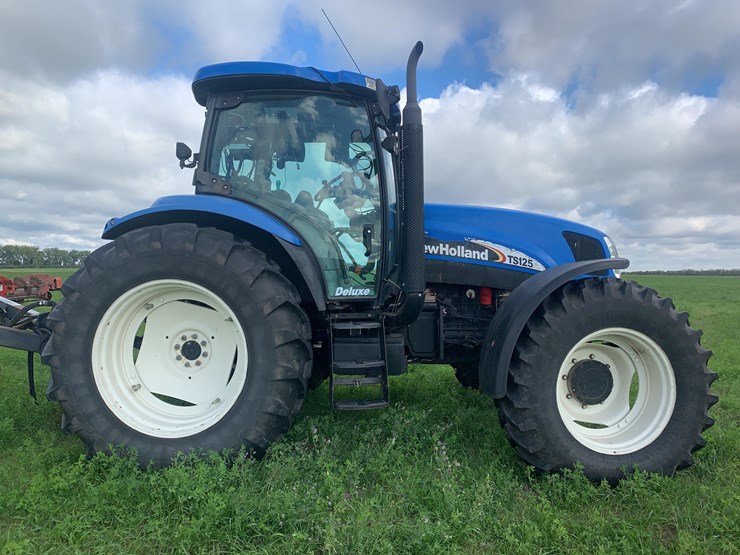 new-holland-ts125a-image-4