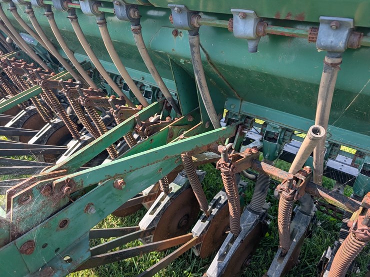 john-deere-8300-image-4