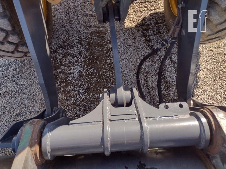 2019-deere-444k-image-23