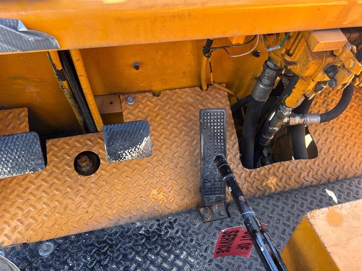 #5628-•-forklift-image-50