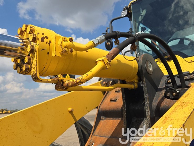 2019-komatsu-wa380-8-image-17
