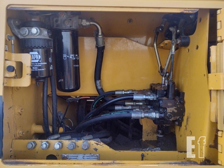 2001-deere-650h-image-31