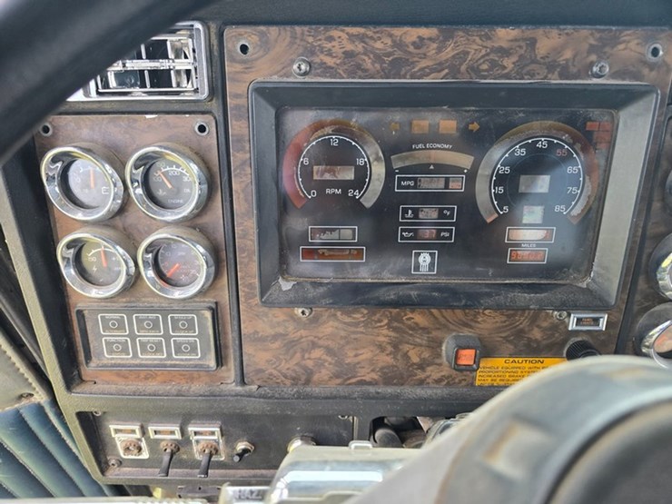 1996-kenworth-t800b-image-35