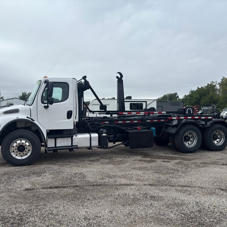 #2334 • 2021 Freightliner FTL280 Roll-off Truck