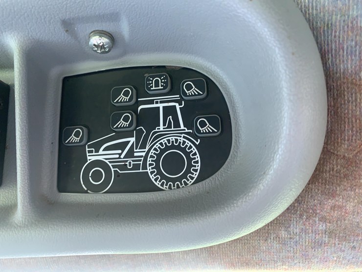 new-holland-ts125a-image-35