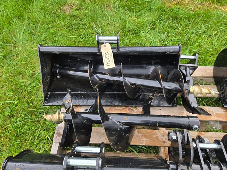 #2250-•-(edmore)mini-excavator-attachment-set-(one-damaged-auger)-see-pictures-image-4