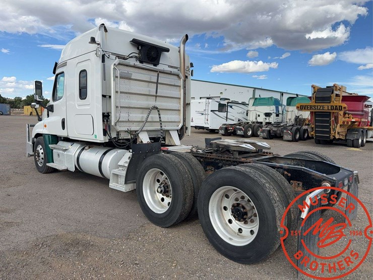 2017-freightliner-cascadia-image-8