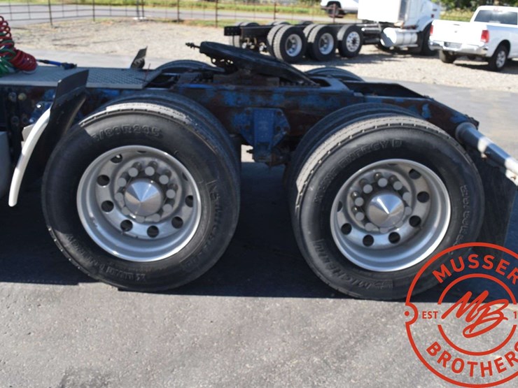 2005-peterbilt-379-image-22