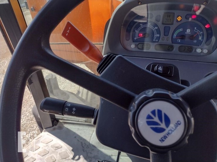 new-holland-ts115a-image-8
