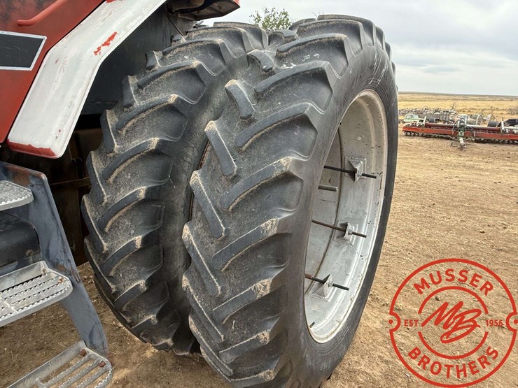1989-case-ih-7110-tractor-image-12