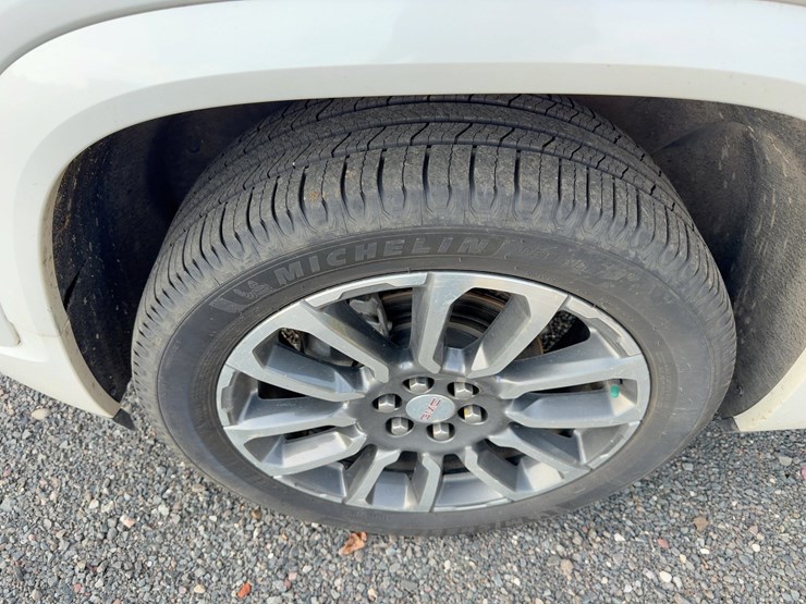 2022-gmc-acadia-denali-image-12