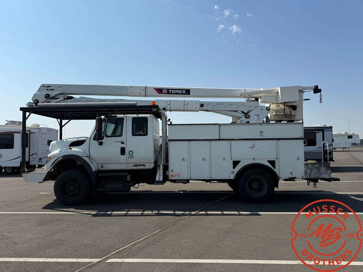 2014-international-7500-4x4-terex-bucket-truck-image-4