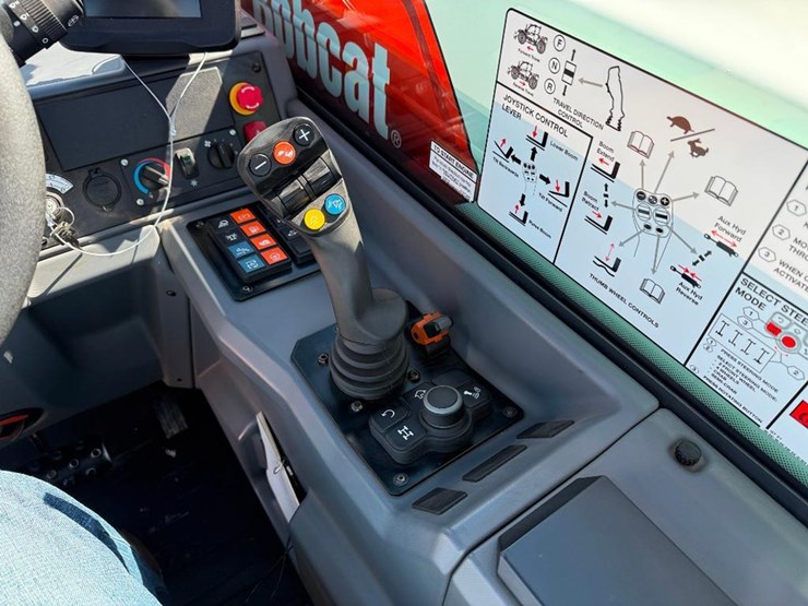 2021-bobcat-tl619-image-41