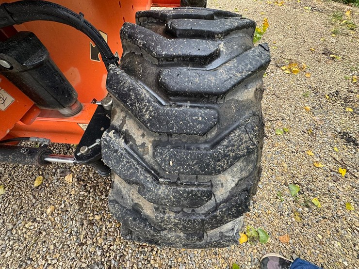 2011-jlg-600s-image-54