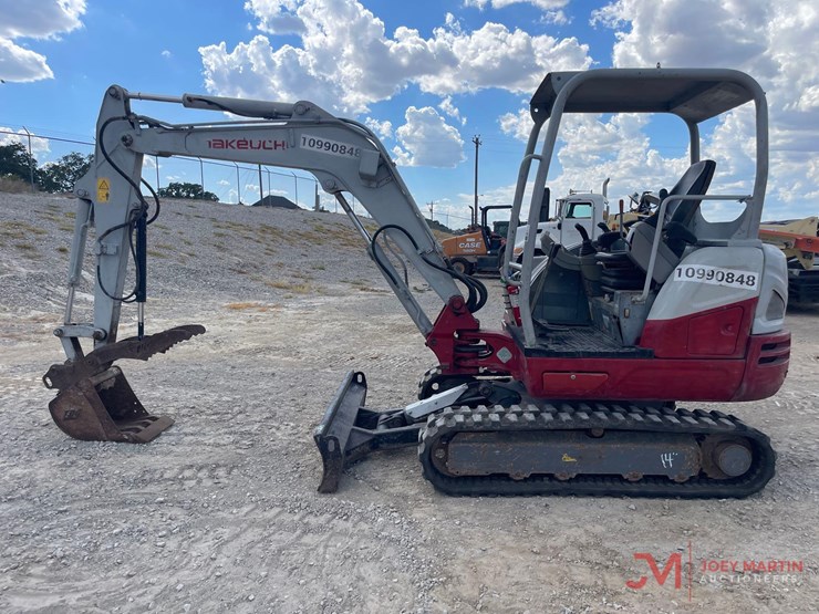2019-takeuchi-tb240-mini-excavator-image-2