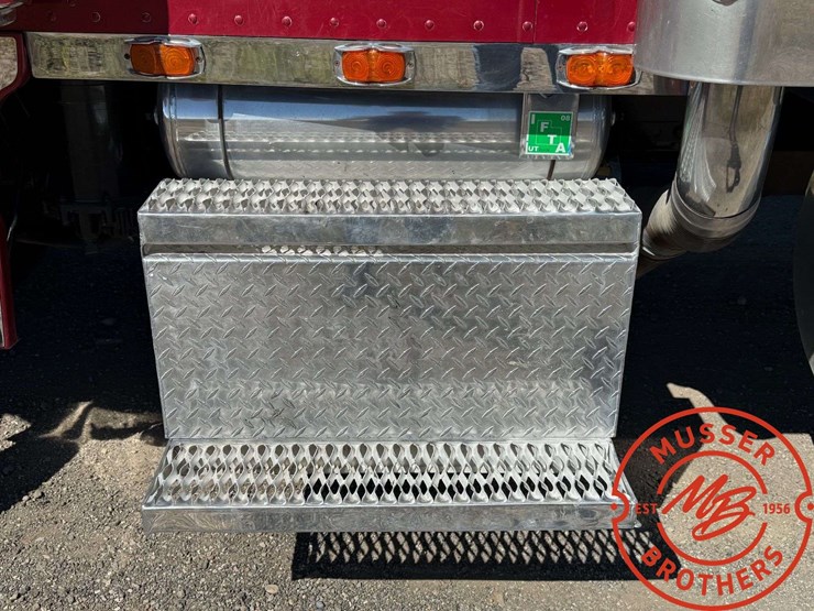 1993-peterbilt-379-image-16