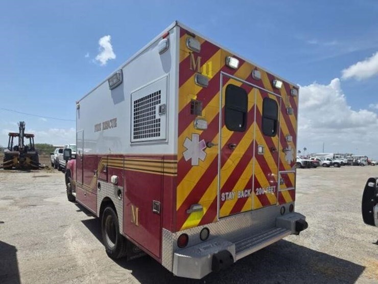 2011-chevrolet-3500-image-4