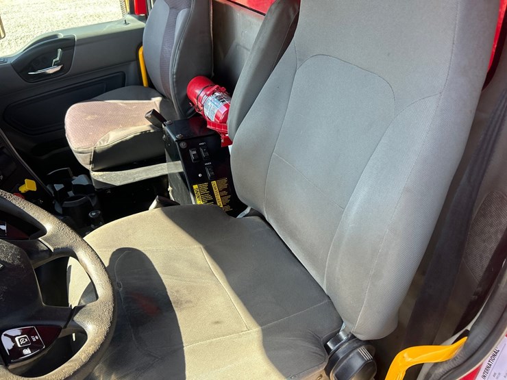 2020-international-hv613-image-53