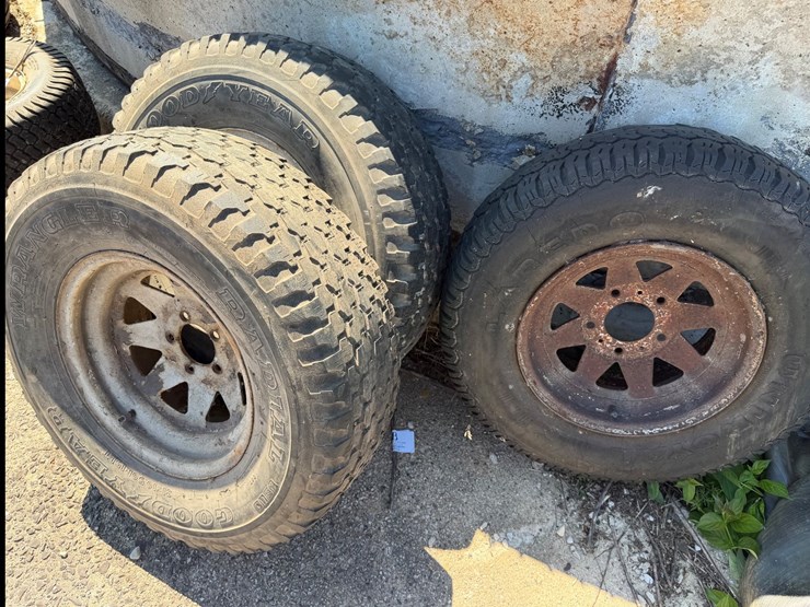 #2532-•-wrangler-tires-image-1