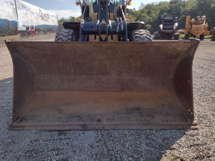 2019-deere-444k-image-21