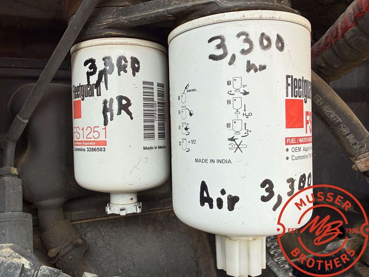 hesston-8450-image-14