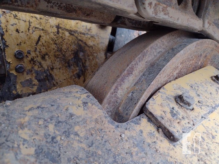 2015-caterpillar-d4k2-xl-image-29