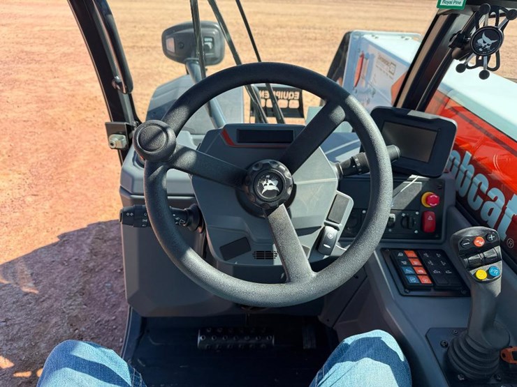 2021-bobcat-tl619-image-46