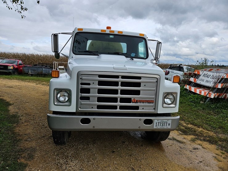 #2079-•-1988-international-water-truck-image-8