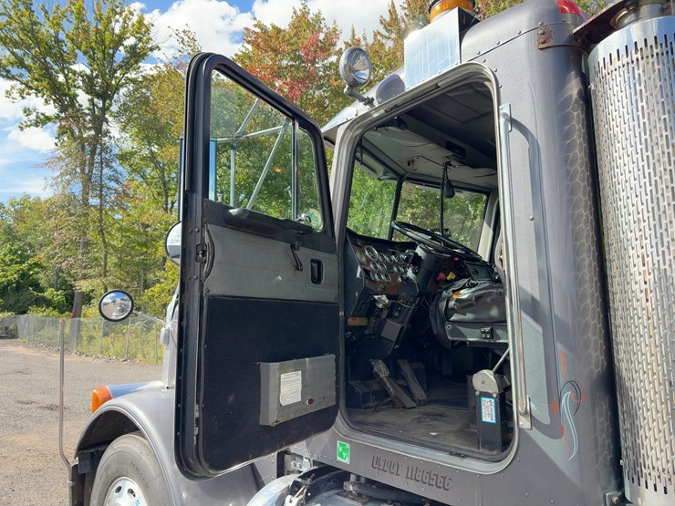 1996-peterbilt-379-image-27