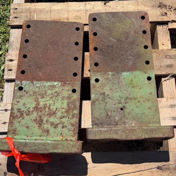 #2509 • 3020 John Deere Rear Fender Mounting Brackets