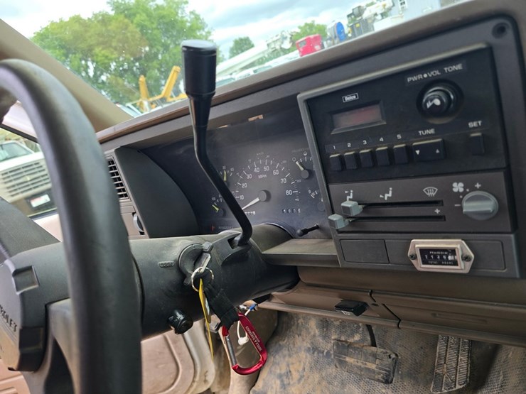 #2069-•-1993-chevrilet-3500-cheyanne-stake-body-truck-image-32